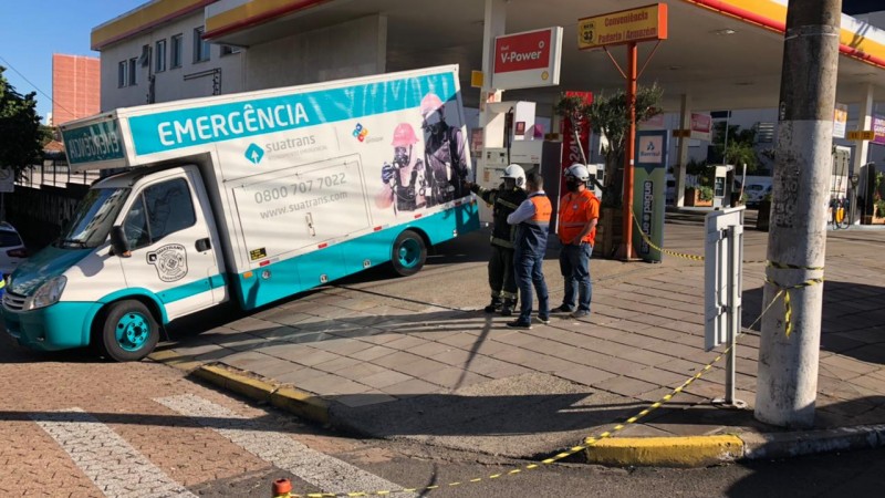 Emergência envolvendo vazamento de combustível na av. Ipiranga em Porto Alegre