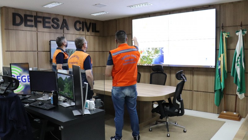 A comissão formada por oficiais do RS, também visitou a sede da Defesa Civil  Estadual do Paraná para conhecer a sua estrutura