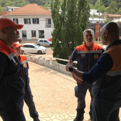 A equipe da Casa Militar- Proteção e Defesa Civil do RS recepcionou ontem uma equipe da Defesa Civil do estado de São Paulo, que veio até a região do Vale do Taquari para apoiar os municípios atingidos pela enchente. 