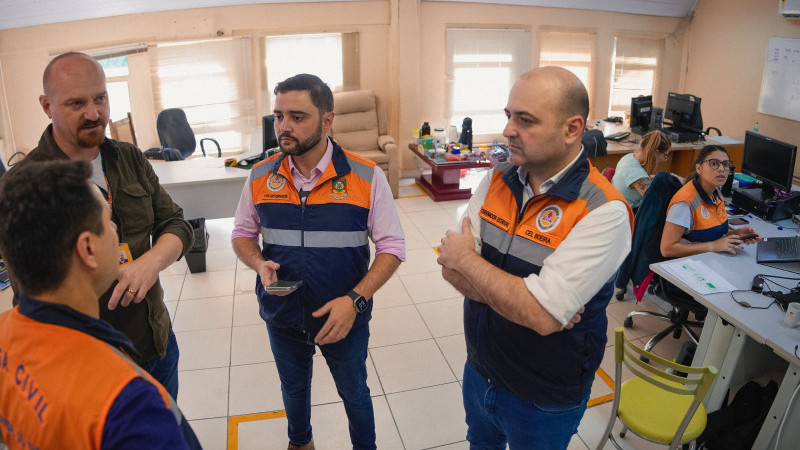 A foto mostra o gabinete de Crise instalado no prédio administrativo da antiga sede da CEEE