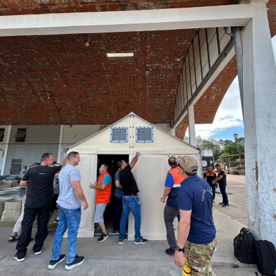 No período da tarde, os participantes aplicaram os conhecimentos adquiridos na prática, realizando a montagem das estruturas. No segundo dia, o foco foi a desmontagem das unidades