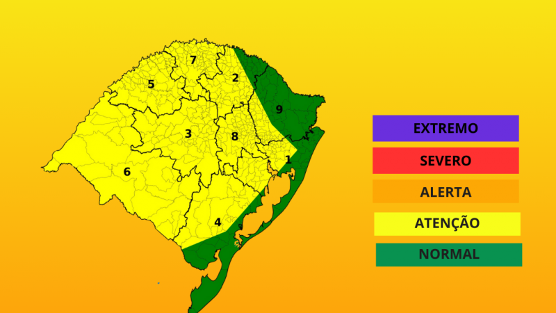 fundo da imagem tem um degradê amarelo e laranja, indicando calor intenso. título, em letras grandes e brancas com contorno cinza, diz: "ÁREAS COM AUMENTO DE TEMPERATURA".
Abaixo, há um mapa do Rio Grande do Sul, dividido em regiões numeradas e coloridas de acordo com o nível de alerta:
Amarelo (Atenção): Abrange a maior parte do estado, indicando um aumento significativo de temperatura.
Verde (Normal): Corresponde à faixa leste do estado, incluindo parte do litoral, onde o calor não será tão intenso.
As cores laranja (Alerta), vermelho (Severo) e roxo (Extremo) aparecem na legenda ao lado, mas não são utilizadas no mapa.
Outros elementos:
No canto inferior esquerdo, há um bloco cinza com a palavra "Vigência" e a data "22/2 a 26/2" em branco sobre fundo preto.
No canto inferior direito, há os logotipos da Defesa Civil (Casa Militar RS) e do Governo do Estado do Rio Grande do Sul.