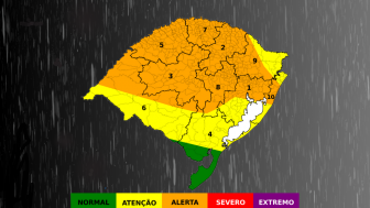 Mapa do Rio Grande do Sul com atualização do do aviso Mtereológico em laranja no norte e centro do estado, amarelo para o resto e verde ao sul. 