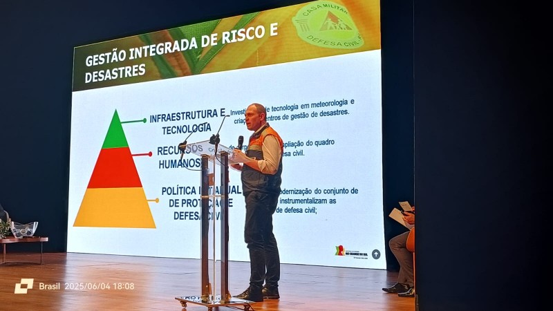 Defesa Civil Estadual realiza apresentação sobre o desastre de 2024 em seminário internacional