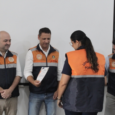 Defesa Civil RS realiza simulação de mesa em etapa da Capacitação em Planos Municipais de Contingência