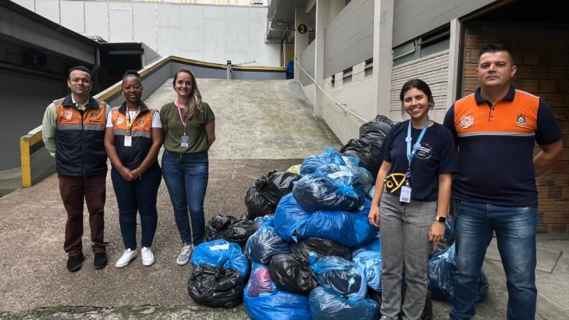 Defesa Civil RS recebe doa&ccedil;&otilde;es da pastoral do col&eacute;gio Marista Ros&aacute;rio
